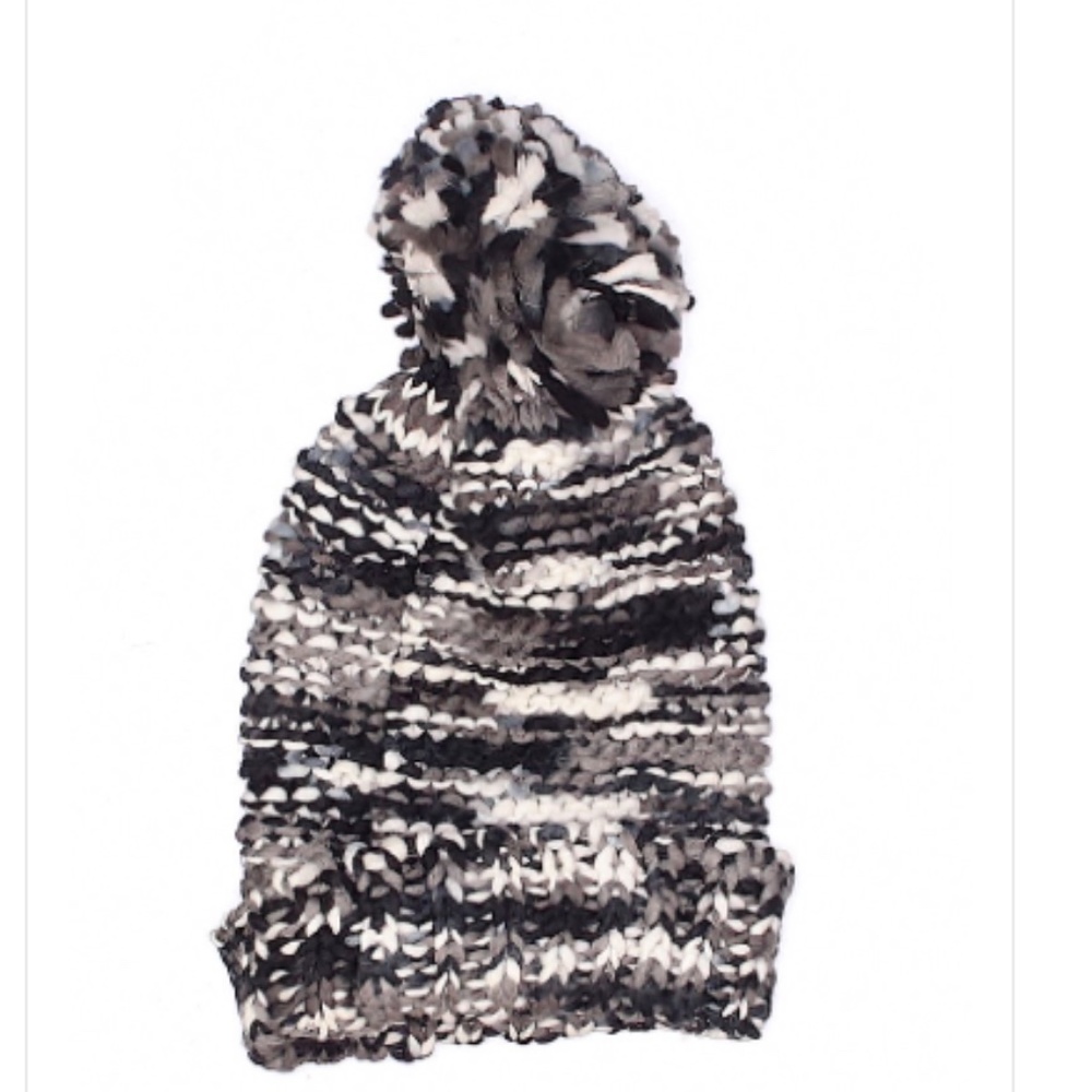 NEW Knitted Pom Pom Beanie